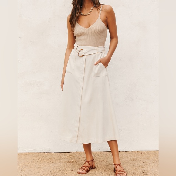 Massimo Dutti Flared Flowy Midi Skirt with Gold Ring Belt - Picture 7 of 8